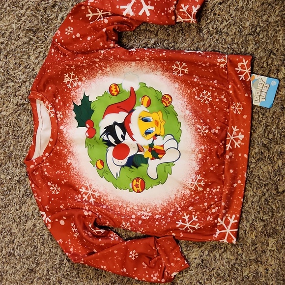 Looney Tunes Christmas Top - Picture 1 of 4
